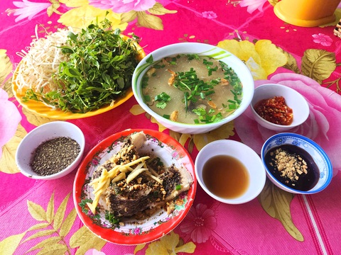 Ghé quán Cây Sung ăn cháo cá lóc rau đắng đất, để miền Tây thấm vào người - Ảnh 4.