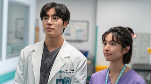 Phim Joo Ji Hoon 'mở bát' đầu năm suôn sẻ - Ảnh 6. Phim Joo Ji Hoon 'mở bát' đầu năm suôn sẻ - Ảnh 6.