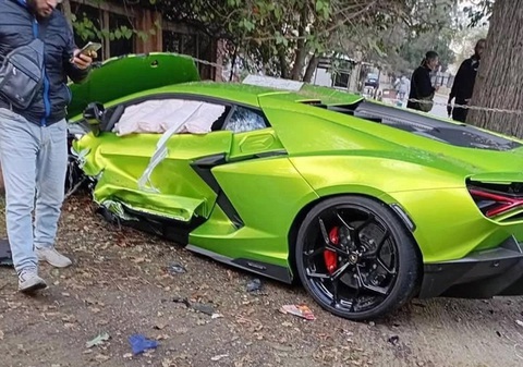 Lamborghini Revuelto mới tinh bị phá nát trên đường bàn giao - Ảnh 3.