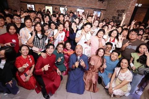 'Nụ hôn bạc tỉ' khá nhất giữa dàn phim Tết nhưng bất lợi về suất chiếu - Ảnh 1. 'Nụ hôn bạc tỉ' khá nhất giữa dàn phim Tết nhưng bất lợi về suất chiếu - Ảnh 1.