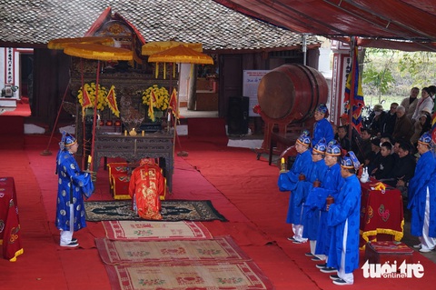 Hội phết Hiền Quan 7 năm không có cướp phết, nhiều người dân bất bình - Ảnh 7. Hội phết Hiền Quan 7 năm không có cướp phết, không còn ‘vui ra phết’ - Ảnh 4.