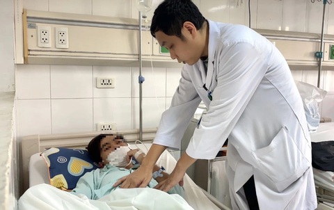 Bạn nghịch dại dùng máy xịt hơi xịt vào hậu môn, nam thanh niên 18 tuổi vỡ đại tràng - Ảnh 1. Lấy máy xịt hơi xịt vào hậu môn, nam thanh niên 18 tuổi nhập viện cấp cứu - Ảnh 1.