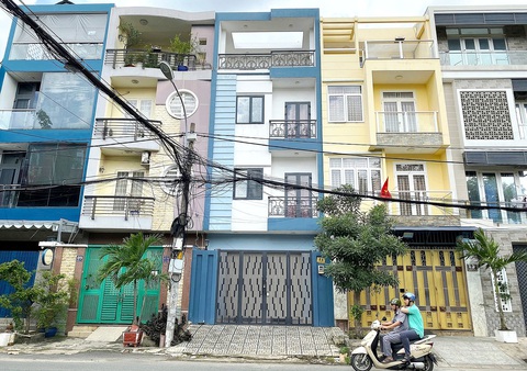 Vụ 'Bà giáo khánh kiệt vì 17 năm chờ sổ đỏ': Luật thông nửa năm, chuyện buồn vẫn đeo đuổi - Ảnh 2. Vụ 'Bà giáo khánh kiệt vì 17 năm chờ sổ đỏ': Luật thông nửa năm, chuyện buồn vẫn đeo đuổi - Ảnh 2.