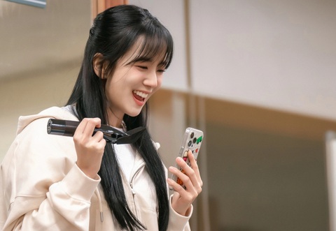 Newtopia lập thành tích khủng bất chấp tranh cãi diễn xuất của Jisoo BlackPink - Ảnh 6.