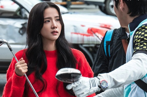 Newtopia lập thành tích khủng bất chấp tranh cãi diễn xuất của Jisoo BlackPink - Ảnh 3. Newtopia lập thành tích khủng bất chấp tranh cãi diễn xuất của Jisoo BlackPink - Ảnh 3.