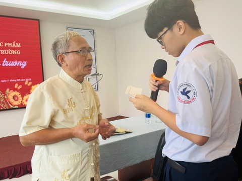 Vần điệu thi ca dưới mái trường: Làm sao để trẻ em mê thơ hơn? - Ảnh 1. Làm sao để trẻ em mê thơ hơn? - Ảnh 1.