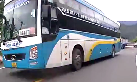 Xử phạt, trừ điểm giấy phép lái xe tài xế vượt ẩu trên đèo Khánh Lê - Ảnh 3. Xử phạt, trừ điểm giấy phép tài xế xe khách vượt ẩu trên đèo Khánh Lê - Ảnh 1.