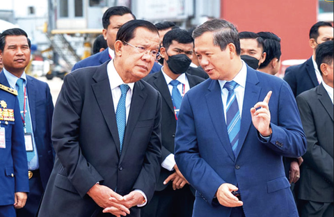 Ông Hun Sen sẽ cách chức Thủ tướng Hun Manet nếu không theo đường lối của Đảng - Ảnh 1. Ông Hun Sen sẽ cách chức Thủ tướng Hun Manet nếu không theo đường lối của Đảng - Ảnh 1.
