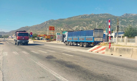 Kiến nghị kéo dài điểm mở dải phân cách trên quốc lộ 1 ở Ninh Thuận - Ảnh 1. Kiến nghị kéo dài điểm mở dải phân cách trên quốc lộ 1 ở Ninh Thuận - Ảnh 1.