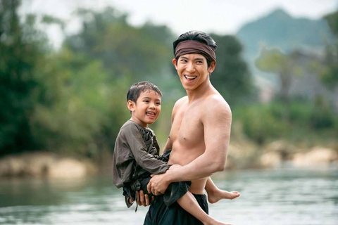 Nam chính phim ‘Đèn âm hồn’ nói gì khi bị chê 'diễn như đọc bài' - Ảnh 1.
