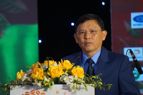 H’Hen Niê mời du khách bốn phương về nhà ở Đắk Lắk uống cà phê rang bếp củi của mẹ - Ảnh 3. H’Hen Niê mời du khách bốn phương về nhà ở Đắk Lắk uống cà phê rang bếp củi của mẹ - Ảnh 2.