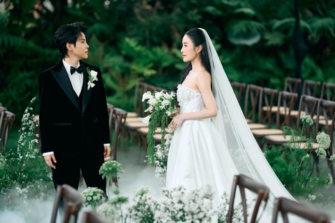 'Chú rể' Vũ Cát Tường thành đôi cùng cô dâu Thu Trang: 'Tình yêu không có giới tính' - Ảnh 2. Lễ thành đôi của 'chú rể' Vũ Cát Tường và cô dâu: 'Tình yêu không có giới tính' - Ảnh 2.