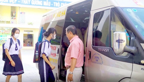 Quy định xe đưa đón học sinh: vẫn rối - Ảnh 1. Quy định xe đưa đón học sinh: vẫn rối - Ảnh 1.