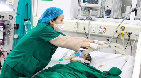Vui Tết nhậu nhẹt suốt 10 ngày, người đàn ông nhập viện ngộ độc rượu - Ảnh 1. Vui Tết nhậu nhẹt suốt 10 ngày, người đàn ông nguy kịch vì ngộ độc rượu - Ảnh 1.