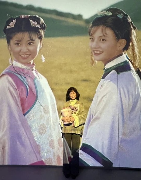 Vũ Cát Tường ôm chặt bạn thân Soobin trong lễ thành đôi; Chồng cũ nợ nần khi Từ Hy Viên qua đời? - Ảnh 6. Vũ Cát Tường ôm chặt Soobin trong lễ cưới; Uông Tiểu Phi đổ nợ khi Từ Hy Viên qua đời? - Ảnh 6.