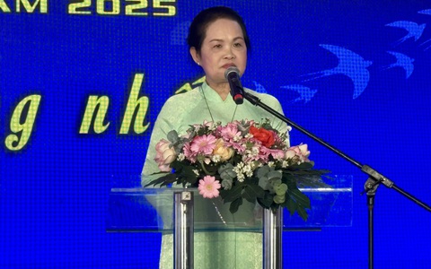 Thơ xóa nhòa những khác biệt sang hèn - Ảnh 2. Bài ca thống nhất trong dòng chảy thơ phương Nam - Ảnh 2.