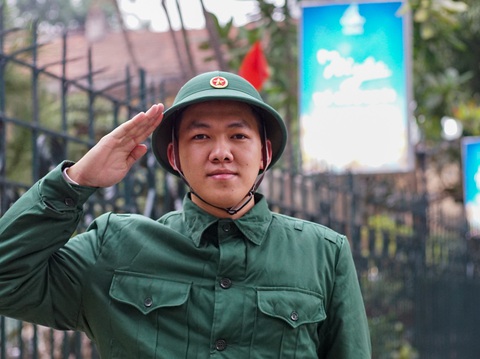 Cán bộ cơ quan Trung ương Đoàn nhập ngũ, viết lại ước mơ tuổi trẻ - Ảnh 2.