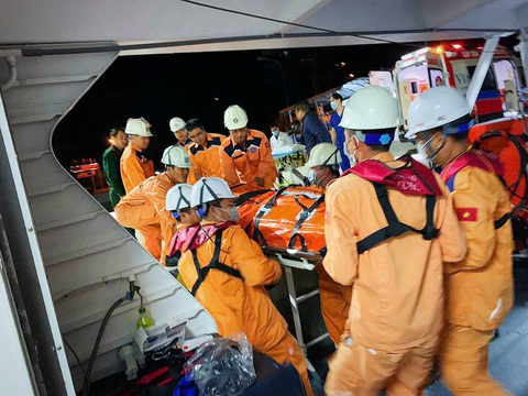 Cứu thuyền viên Hàn Quốc gặp nạn trên biển Nha Trang - Ảnh 1. Cứu thuyền viên Hàn Quốc gặp nạn trên biển Nha Trang - Ảnh 1.