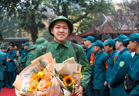 Cán bộ cơ quan Trung ương Đoàn nhập ngũ, viết lại ước mơ tuổi trẻ - Ảnh 5.