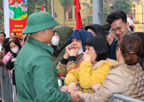 Cán bộ cơ quan Trung ương Đoàn nhập ngũ, viết lại ước mơ tuổi trẻ - Ảnh 3.