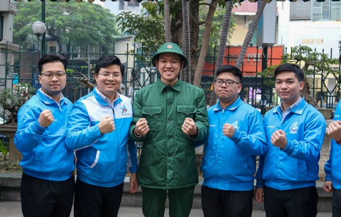 Cán bộ cơ quan Trung ương Đoàn nhập ngũ, viết lại ước mơ tuổi trẻ - Ảnh 4.
