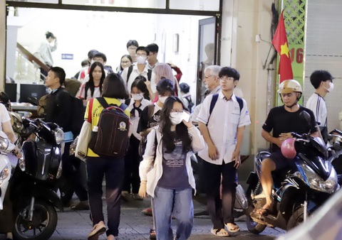 Tất bật đăng ký kinh doanh dạy thêm - Ảnh 1. Tất bật đăng ký kinh doanh dạy thêm - Ảnh 1.