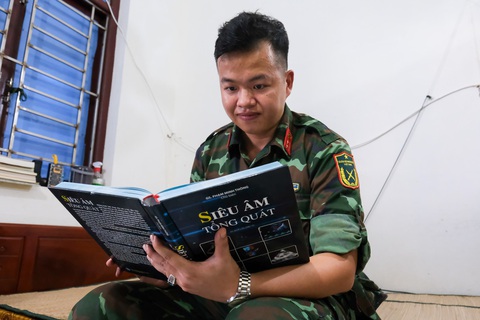 Trưởng thành ở đảo tiền tiêu: Quân y phai màu áo nhưng tinh thần 'nhuộm' cứng cáp - Ảnh 1. Trưởng thành ở đảo tiền tiêu: Quân y phai màu áo nhưng tinh thần 'nhuộm' cứng cáp - Ảnh 1.
