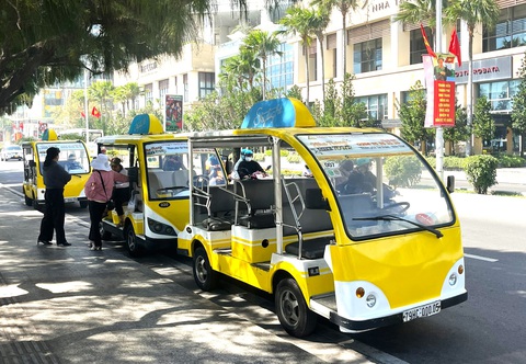 Xe điện nguy cơ ngừng hoạt động, du khách tham quan Nha Trang bằng phương tiện nào? - Ảnh 2. Xe điện nguy cơ ngừng hoạt động, du khách tham quan Nha Trang bằng phương tiện nào? - Ảnh 2.