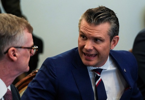 Ông Hegseth nói với châu Âu: Đừng mặc định hiện diện của Mỹ là mãi mãi - Ảnh 1. Ông Hegseth nói với châu Âu: Đừng mặc định hiện diện của Mỹ là mãi mãi - Ảnh 1.