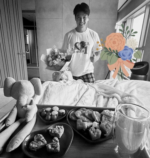 Ngô Thanh Vân, Lệ Quyên khoe quà Valentine, MLee xác nhận chia tay ngày lễ tình nhân - Ảnh 2. Ngô Thanh Vân, Lệ Quyên khoe quà Valentine, MLee xác nhận chia tay ngày lễ tình nhân - Ảnh 2.