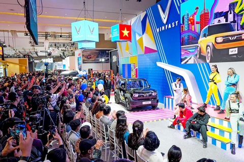 VinFast mở bán xe VF3, miễn phí sạc xe điện ở Indonesia - Ảnh 1.