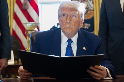 Ông Trump: cứu đất nước thì không phạm pháp - Ảnh 1. Ông Trump: cứu đất nước thì không phạm pháp - Ảnh 1.