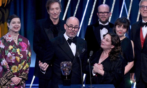 'Conclave' và 'Brutalist' thắng lớn ở giải BAFTA, cuộc đua Oscar sẽ ra sao? - Ảnh 1. 'Conclave' và 'Brutalist' thắng lớn ở giải BAFTA, cuộc đua Oscar sẽ ra sao? - Ảnh 1.