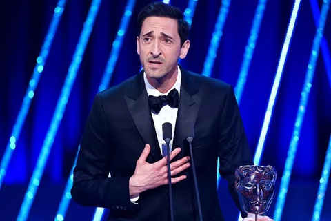 'Conclave' và 'Brutalist' thắng lớn ở giải BAFTA, cuộc đua Oscar sẽ ra sao? - Ảnh 2. 'Conclave' và 'Brutalist' thắng lớn ở giải BAFTA, cuộc đua Oscar sẽ ra sao? - Ảnh 2.