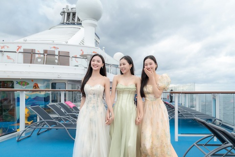 Sao Việt du xuân: Tuấn Ngọc, Kiều Duy, Phương Thanh, Cẩm Ly đi du thuyền - Ảnh 2.