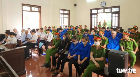 Hoãn phiên tòa vụ núp bóng công ty luật để đòi nợ theo kiểu khủng bố, cưỡng đoạt hơn 456 tỉ đồng - Ảnh 2.
