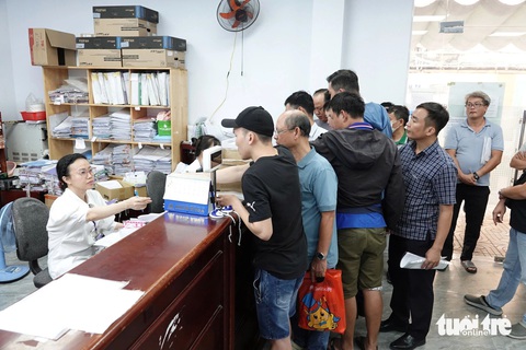 TP.HCM: Trả đủ 150.000 bằng lái 'tồn' vào cuối tháng 3-2025, không gián đoạn việc người dân - Ảnh 1.