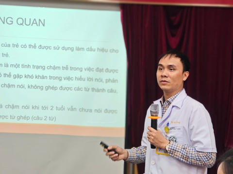 Trẻ chậm nói: Nguy cơ từ xem nhiều điện thoại, học nhiều thứ tiếng - Ảnh 1. Trẻ chậm nói: Nguy cơ do xem nhiều điện thoại, học nhiều thứ tiếng - Ảnh 1.
