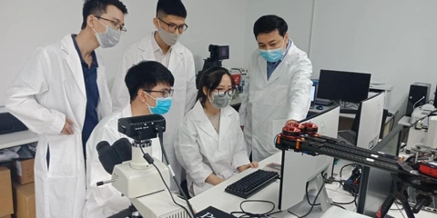 Trường ĐH Công nghệ miễn học phí, hỗ trợ 5 - 7 triệu đồng/tháng cho người học thạc sĩ, tiến sĩ - Ảnh 1.