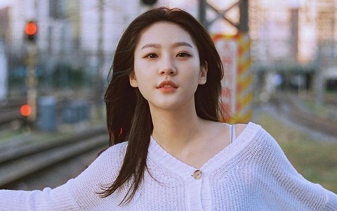 Cha của Kim Sae Ron chỉ trích Youtuber là nguyên nhân khiến cô qua đời, tuyên bố khởi kiện - Ảnh 1. Gia đình Kim Sae Ron sẽ khởi kiện một YouTuber từng tấn công cô trên mạng dẫn đến bi kịch hôm nay - Ảnh 1.