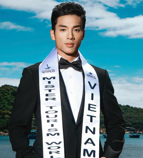 Thầy giáo vũ đạo Hưng Nguyễn là nam vương Mister Tourism World 2025 - Ảnh 1. Hưng Nguyễn là nam vương du lịch thế giới Mister Tourism World 2025 - Ảnh 1.
