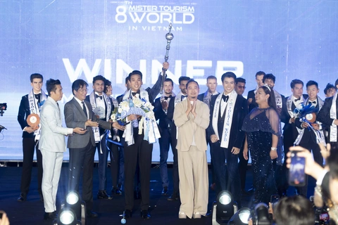 Hưng Nguyễn là nam vương du lịch thế giới Mister Tourism World 2025 - Ảnh 5. Hưng Nguyễn là nam vương du lịch thế giới Mister Tourism World 2025 - Ảnh 7.