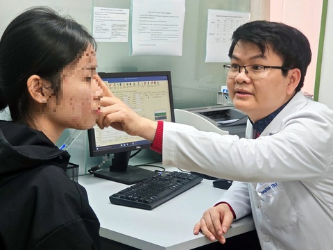 Mù mắt, méo mặt vì làm đẹp cấp tốc - Ảnh 1. Mù mắt, méo mặt vì làm đẹp cấp tốc - Ảnh 2.