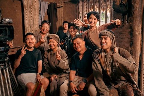 'Đèn âm hồn' đạt doanh thu 100 tỉ đồng bất chấp ồn ào - Ảnh 2. 'Đèn âm hồn' đạt doanh thu 100 tỉ đồng bất chấp ồn ào - Ảnh 2.