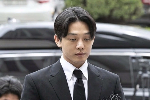 Tòa tuyên án Yoo Ah In 1 năm tù, án treo 2 năm sau loạt cáo buộc sử dụng chất cấm - Ảnh 3. Yoo Ah In được giảm án sau hàng loạt cáo buộc sử dụng chất cấm - Ảnh 3.