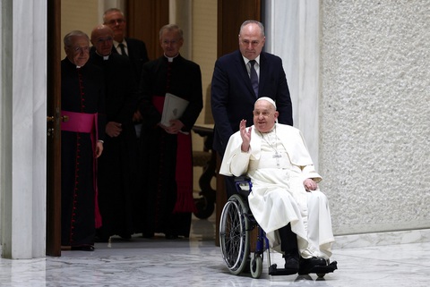 Sức khỏe Giáo hoàng Francis diễn biến phức tạp vì viêm phổi kép - Ảnh 1. Sức khỏe Giáo hoàng Francis diễn biến phức tạp vì viêm phổi kép - Ảnh 1.