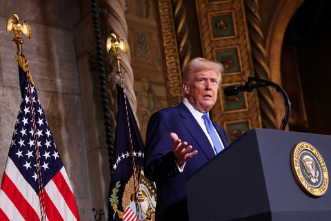 Tổng thống Trump sa thải toàn bộ luật sư dưới thời ông Biden - Ảnh 1.