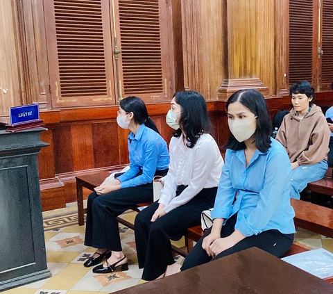 Tự tất toán sổ tiết kiệm của khách, cựu giám đốc phòng giao dịch ngân hàng lãnh 20 năm tù - Ảnh 1. Tự tất toán sổ tiết kiệm của khách, cựu giám đốc phòng giao dịch ngân hàng lãnh 20 năm tù - Ảnh 1.