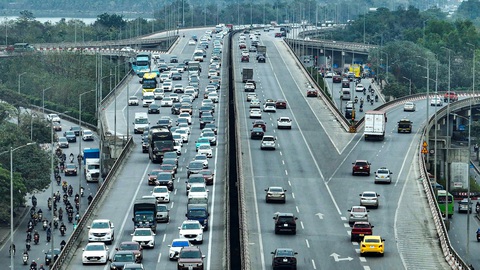 Người dân ùn ùn trở lại Hà Nội, cửa ngõ phía nam kẹt cứng - Ảnh 7.