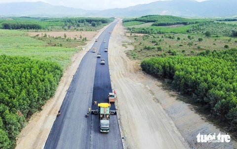 Hoàn thành 12 dự án đường cao tốc Bắc - Nam trong năm 2025 - Ảnh 1. Hoàn thành 12 dự án đường cao tốc Bắc - Nam trong năm 2025 - Ảnh 1.